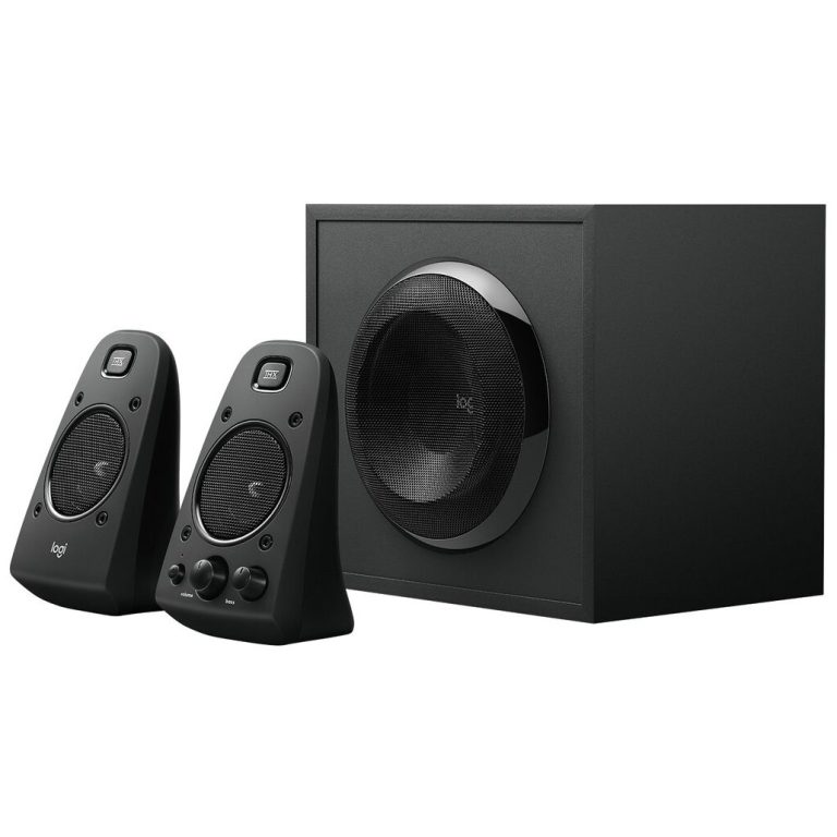 Schwarzes Audio-System mit zwei Lautsprechern und einem Subwoofer.